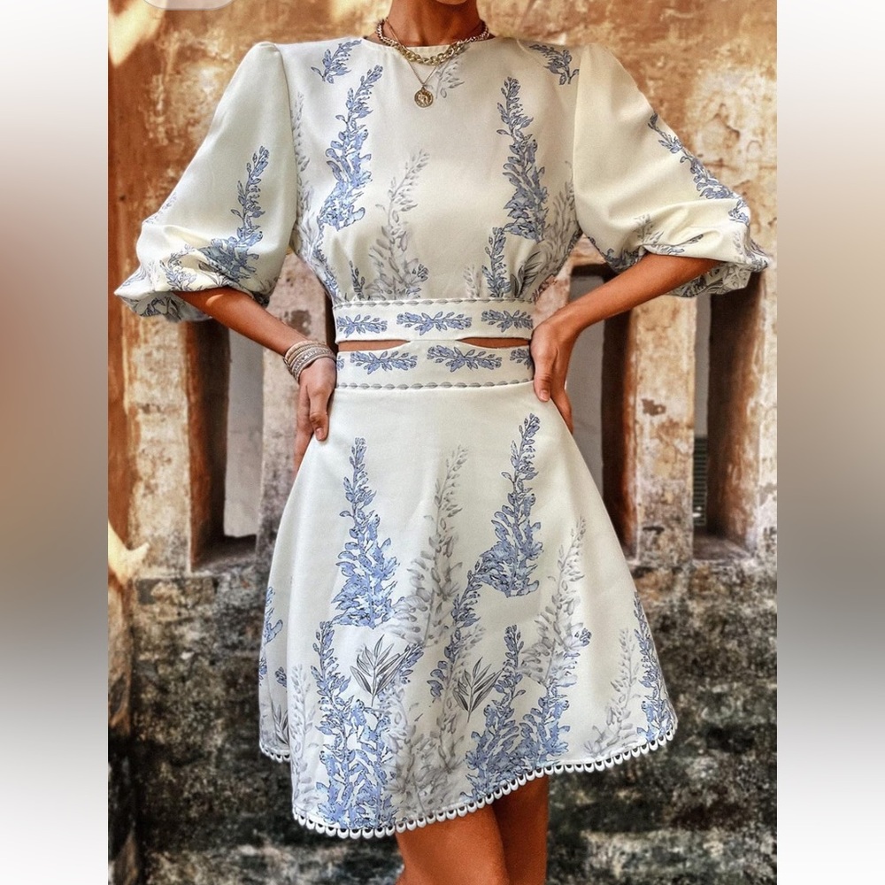 Boho Chic Blue and White Floral Print Cut Out Tie Back Lantern Sleeves Dress